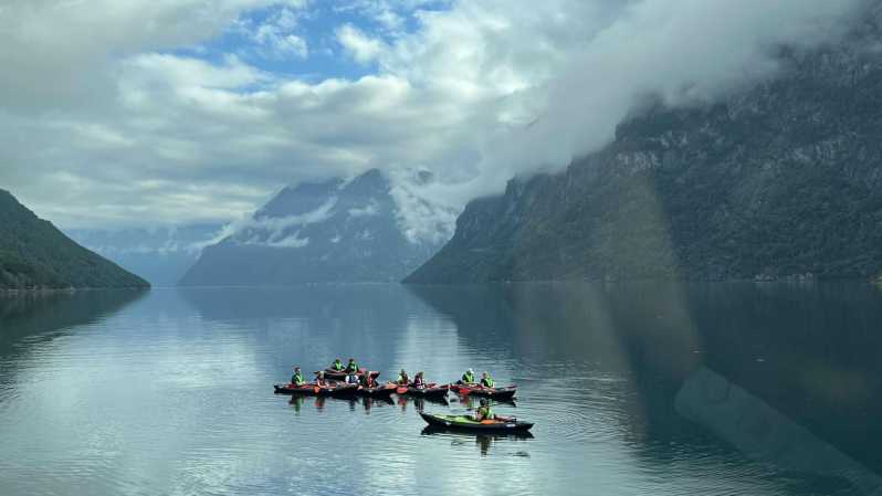 Hellesylt: Beginner-Friendly Fjord Kayaking Experience - Why Hellesylt is a fine place to try kayaking