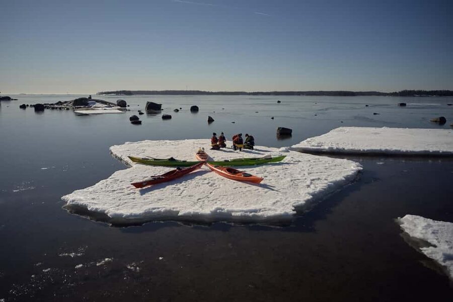Helsinki: Winter Kayaking in Eastern Helsinki Archipelago - Two Hours Among the Eastern Islands