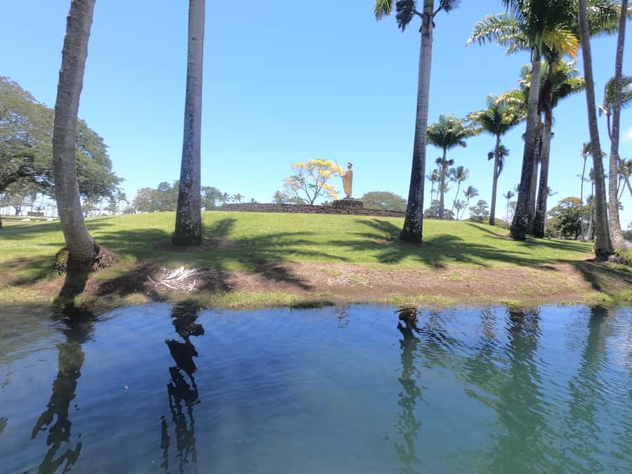 Hilo: Wailoa River to King Kamehameha Guided Kayaking Tour - A gentle hour on Wailoa River