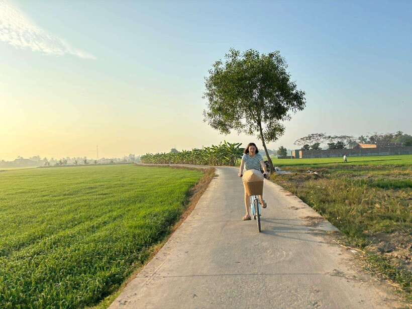 Ho Chi Minh City: 2-Day Bike & Kayak Mekong Delta Tour - Cooking spring rolls, pancakes, and barbecue lunch