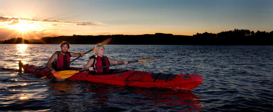 Hot Pools Kayak & Evening Barbecue - The paddle across Lake Rotoiti
