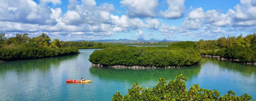 Ile d Ambre Kayaking - The briefing comes before the scenery