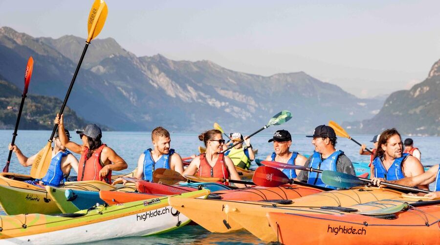Interlaken: Kayak Tour of the Turquoise Lake Brienz - Cliffs, beaches, and Ringgenberg Castle