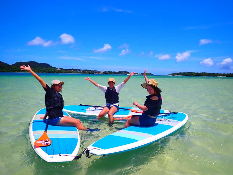 Ishigaki: Canoe or SUP at Kabira Bay&Snorkeling at Blue Cave - The break between water activities