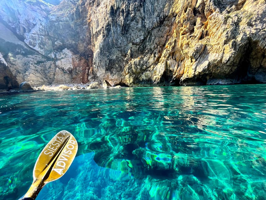Jávea: Cala Portixol Kayak Tour with Snorkel & Cliff Jumping - What this 2.5-hour trip really offers