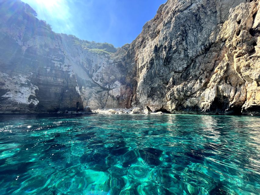 Jávea: Cala Portixol Kayak Tour with Snorkel & Cliff Jumping - Cala el Pom, the first major stop
