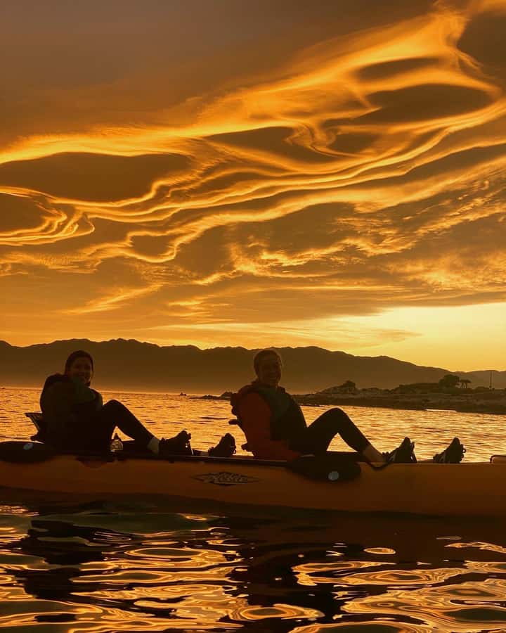 Kaikōura: Kayak Sunset Tour with Seal Sightings - Pedaling Along the Kaikōura Peninsula