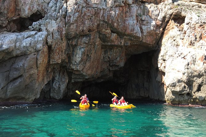 Kayak and snorkel excursion to Cova Tallada - A snack break inside the cave