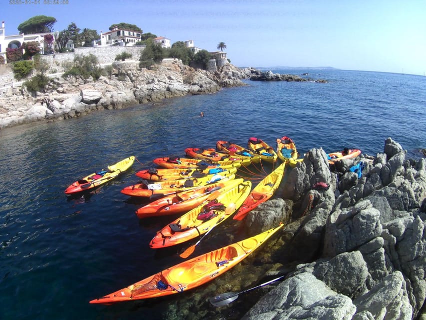 Kayak and snorkel Tour Platja d'Aro - The first hour: paddling past Conca beach