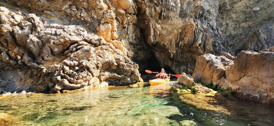 Kayak de Villajoyosa a Benidorm, El Aguilo - Cala Racó de Conill and the first coastal views
