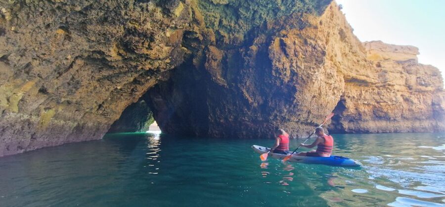 Kayak tour Albufeira. - Entering sea caves by kayak
