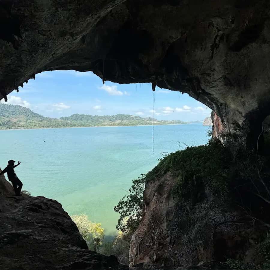 Ko Lanta: Half-Day Kayaking Koh Phee & Koh Talabeng 2 Caves - Who gets the most from the $31 price?