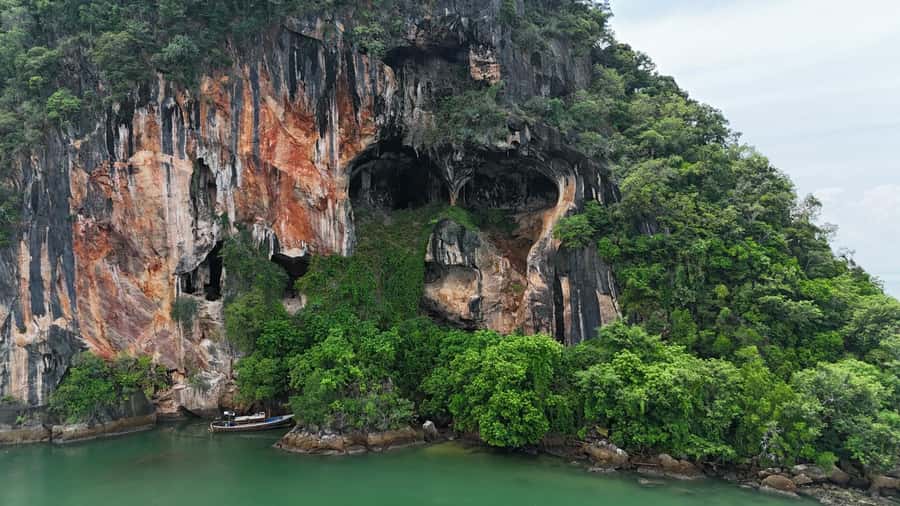Ko Lanta: Half-Day Kayaking Koh Phee & Koh Talabeng 2 Caves - Why this half-day trip is different