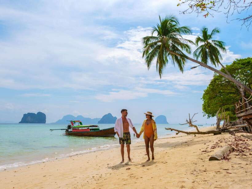 Ko Lanta: Kayak and Long-Tail Boat Nature and Wildlife Tour - Returning to the mangroves for monkeys