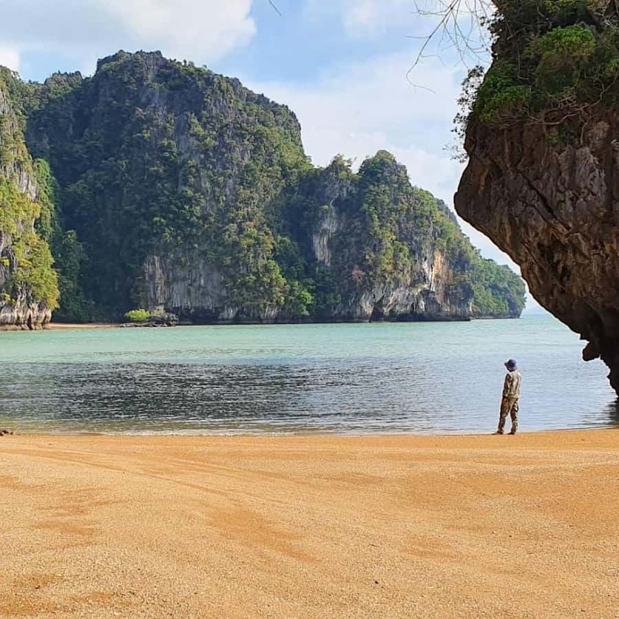 Ko Lanta: Sea Cave Kayaking Adventure Mangrove with Lunch - Koh Aung, a small island made for photographs