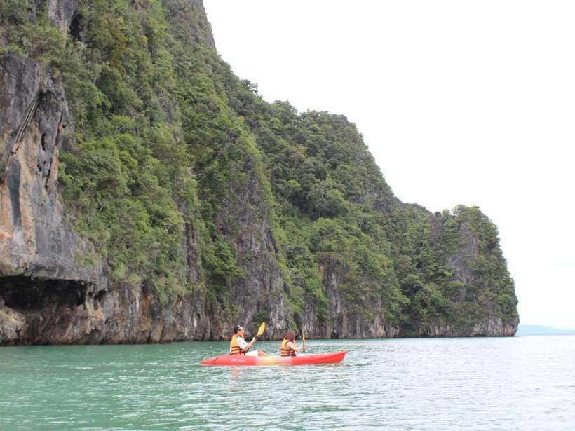 Koh Lanta: Sea Cave Kayaking and Talabeng Island Tour - A four-hour taste of Ko Lanta’s wild coast