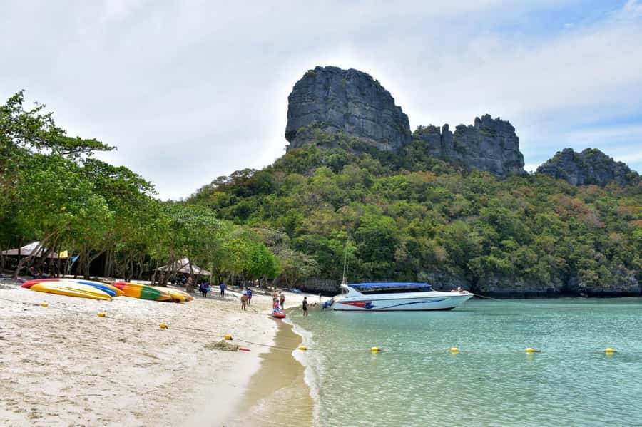 Koh Phangan: Angthong Emerald Waters & Kayaking by Speedboat - Snorkeling beneath the limestone cliffs