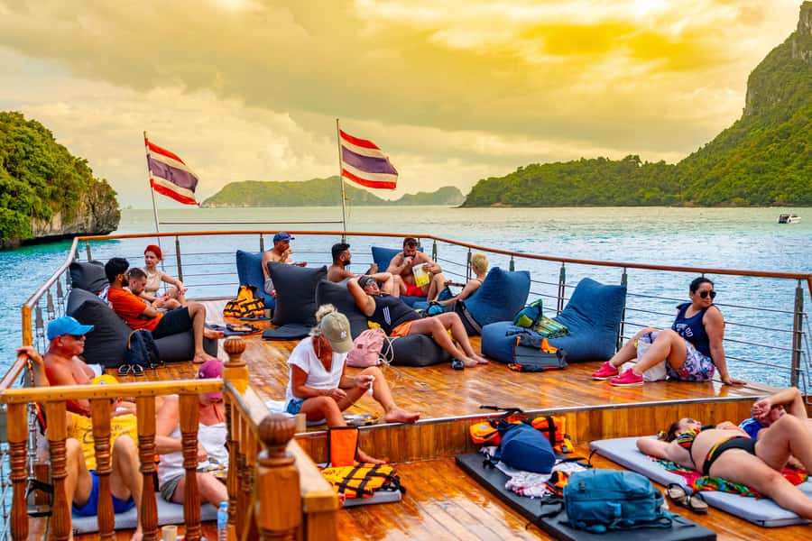 Koh Samui: Mu Ko Ang Thong Park Cruise with Kayaking Option - Lunch on the boat, with plenty of practical comfort