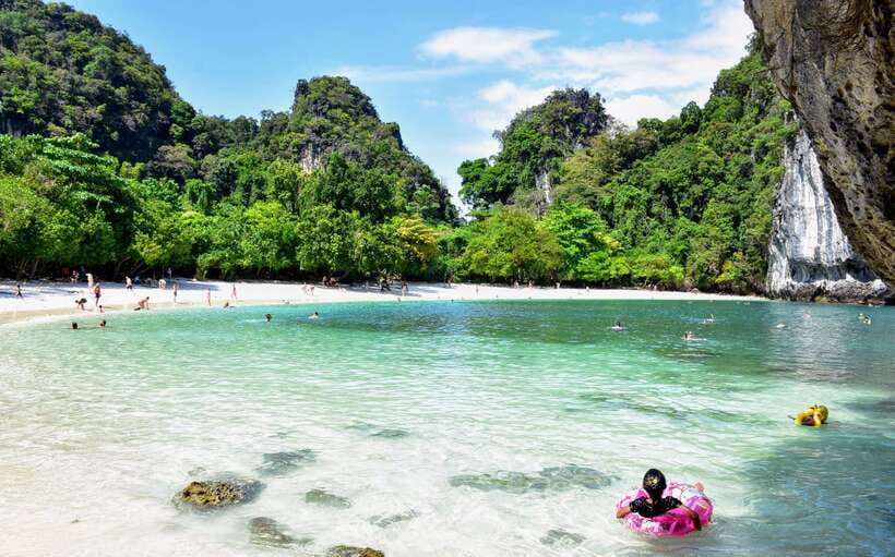 Krabi: Hong Island Longtail Boat & Kayak Tour w Buffet Lunch - Koh Daeng snorkeling stop