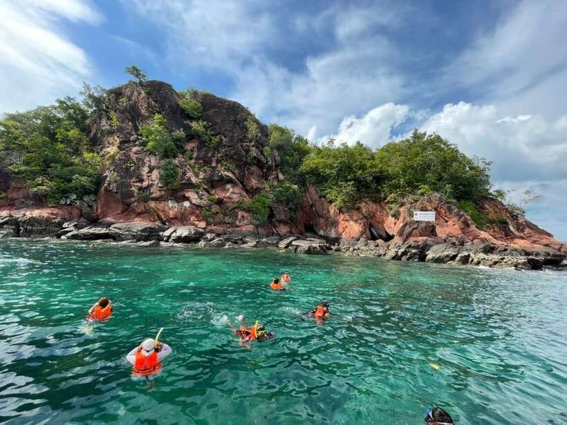 Krabi: Hong Island Longtail Boat & Kayak Tour w Buffet Lunch - Thai buffet lunch on the beach