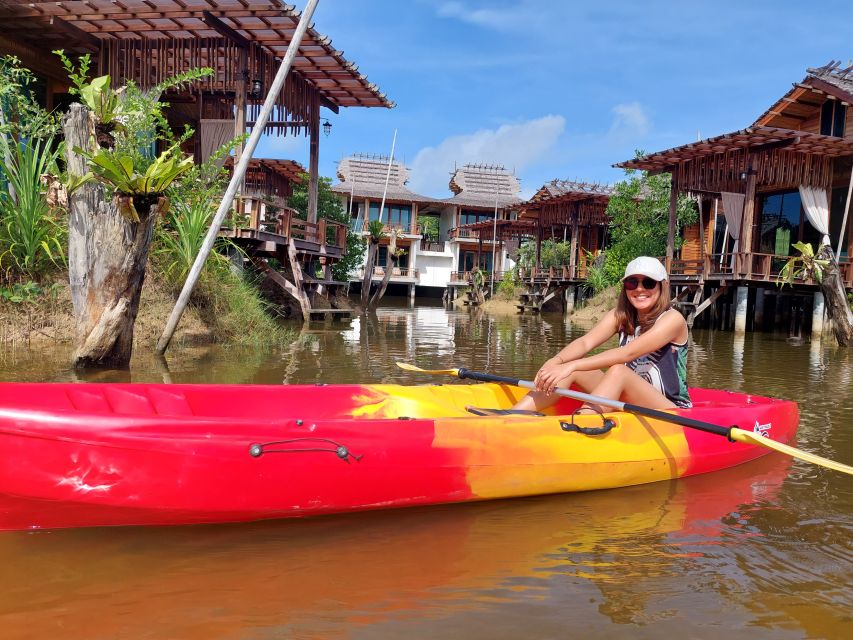 Krabi: Kayak in Mangrove Forest with Meal Aonang - Getting ready with the guide and equipment