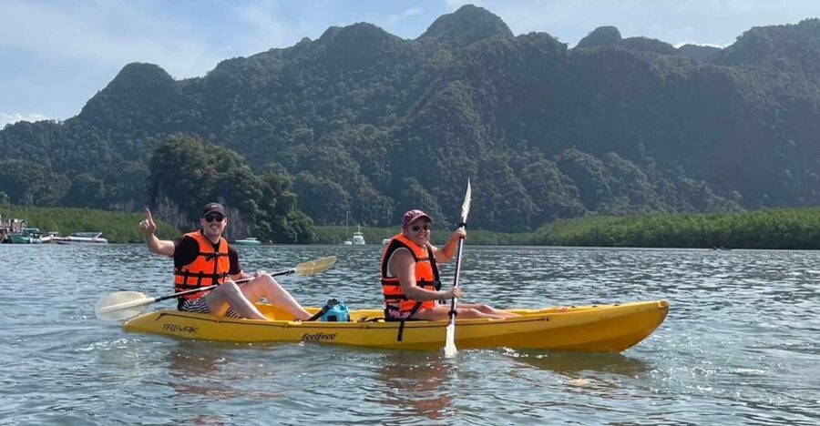 Krabi kayaking Ao thalane - Paddling through the mangrove tunnels