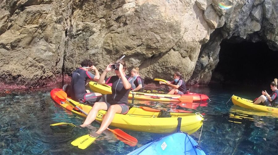 La Herradura: Cerro Gordo Natural Park Kayak & Snorkel Tour - The safety briefing and first paddle