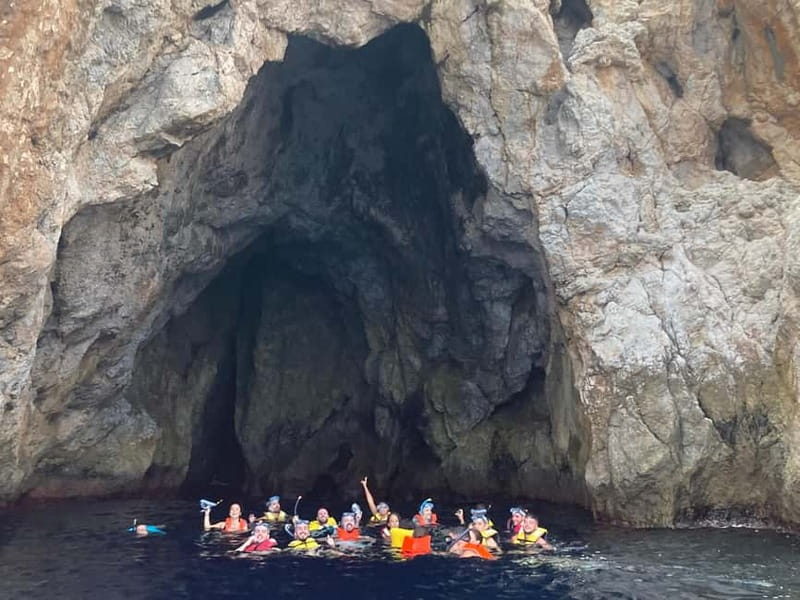 La Herradura: Kayak & Snorkel Tour Maro-Cerro Gordo Reserve - Snorkeling in clear water with fish below