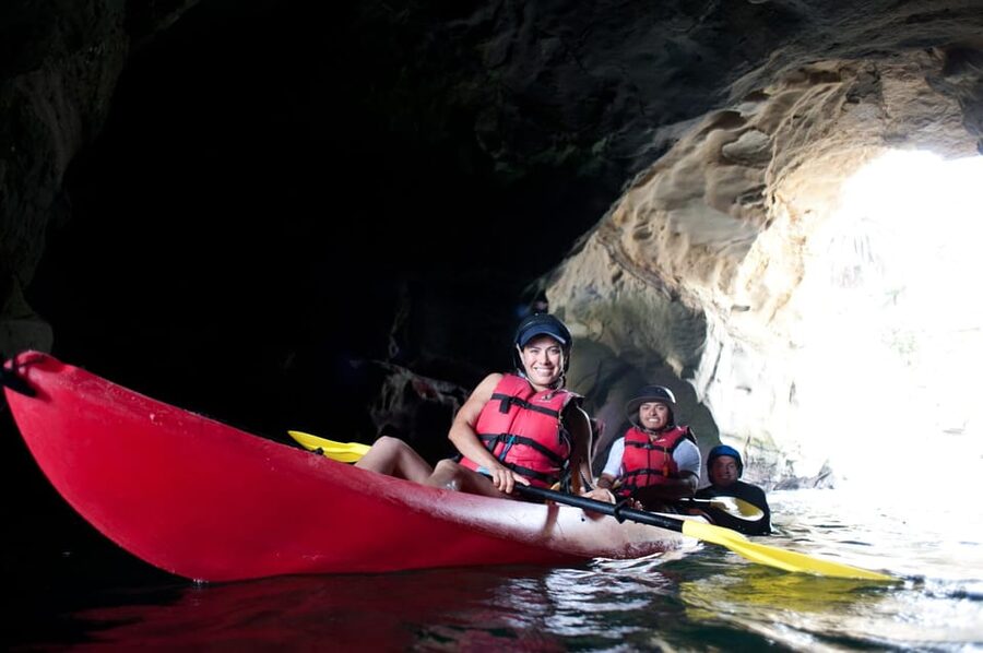 La Jolla: Sunset Kayak Tour of the 7 Caves - Approaching All Seven Caves