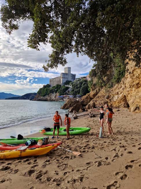 La Spezia: Sunset Kayak & Caves Tour w/ Swimming & Aperitif - Who should book this experience?