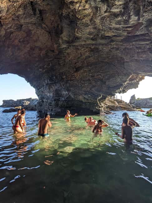 La Spezia: Sunset Kayak & Caves Tour w/ Swimming & Aperitif - Sunset kayaking on the Gulf of Poets