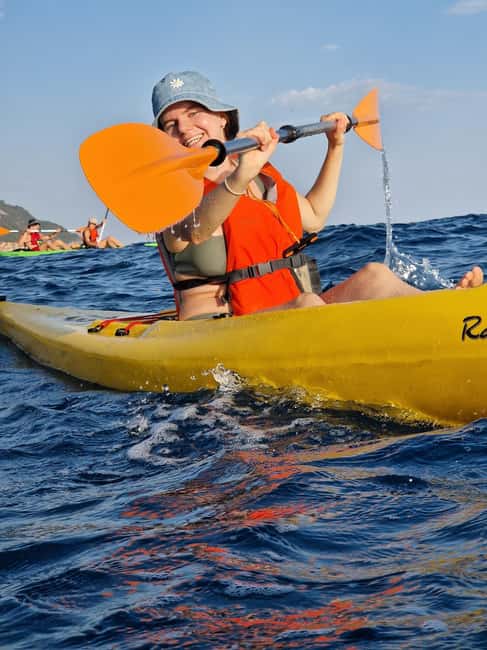 La Spezia: Sunset Kayak & Caves Tour w/ Swimming & Aperitif - Sea caves and the first beach stop