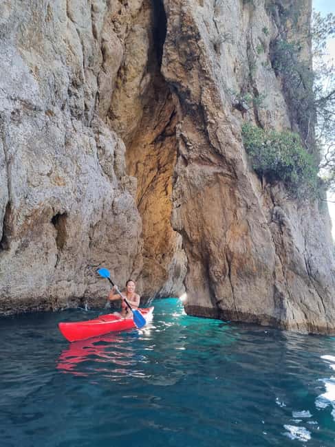 La Spezia: Sunset Kayak & Caves Tour w/ Swimming & Aperitif - Guides, equipment, and group feel