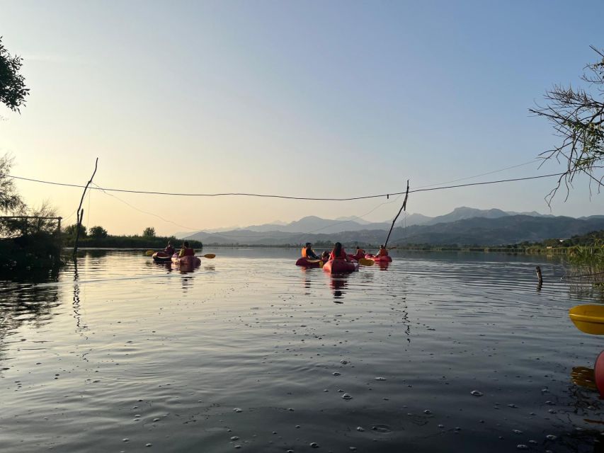 Lago di Massaciuccoli: tour in kayak con Aperitivo - Paddling through the reed beds