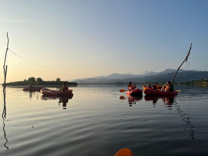 Lago di Massaciuccoli: tour in kayak con Aperitivo - An aperitif served from the kayak