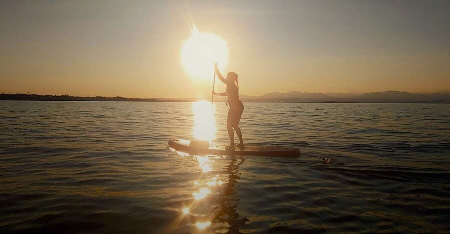 Lake Garda: Stand-Up Paddleboard Sunset Experience - What happens during the first lesson
