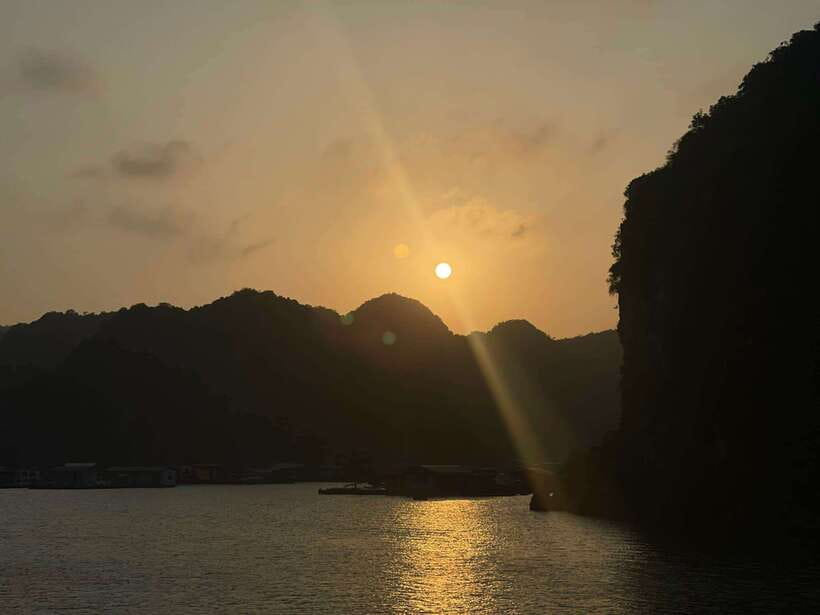 Lan Ha Bay: Bioluminescent Plankton Kayak Tour from Beo Pier - The guide makes the night activity easier