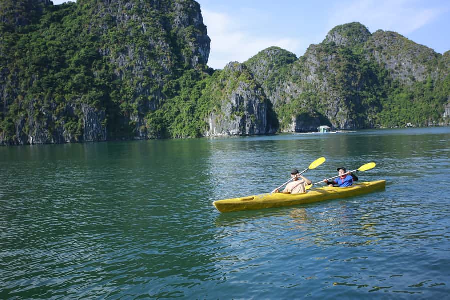 Lan Ha Bay - Kayaking 1 Day on cruise - A full day among Lan Ha Bay’s limestone towers