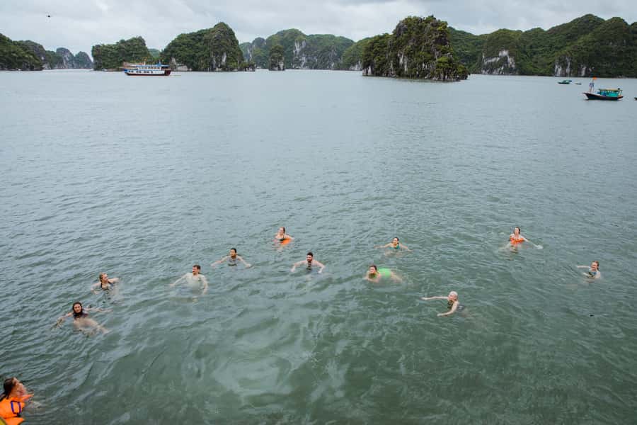 Lan Ha Bay - Kayaking 1 Day on cruise - Who will enjoy this day most