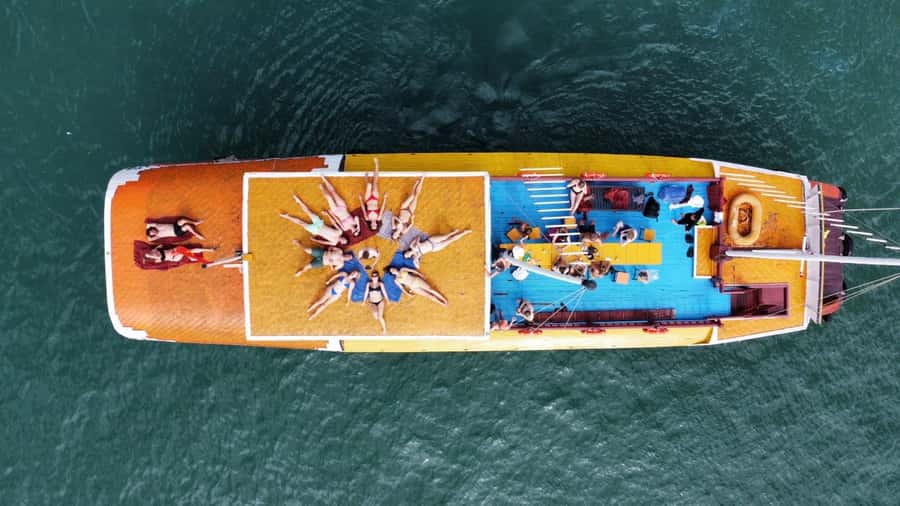 Lan Ha Bay - Kayaking 1 Day on cruise - 8:00 pickup from Cat Ba town