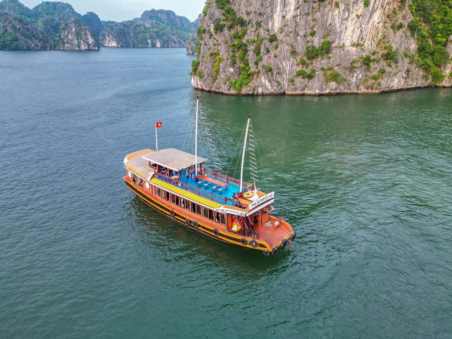 Lan Ha Bay - Kayaking 1 Day on cruise - 10:30 kayaking through caves and lagoons