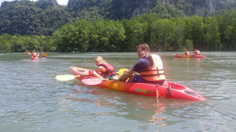 Langkawi: Kilim River Mangrove Safari Kayaking Tour - Lunch at the floating fish farm
