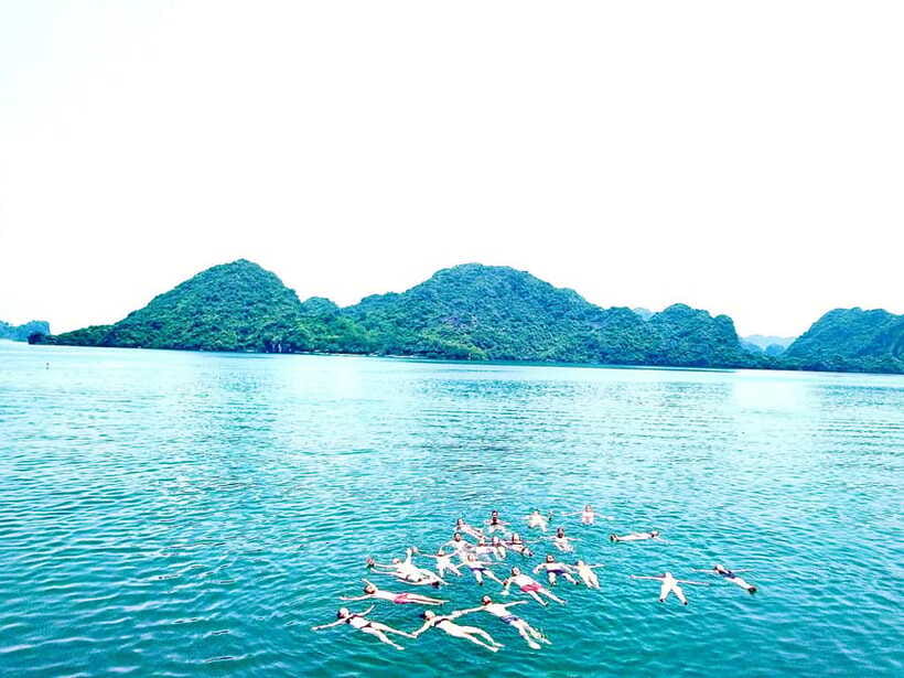 LanHa Bay : Kayaking at night see bioluminescent plankton - Dinner at a floating fish farm around 6:30 p.m.