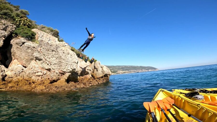 Lisbon: Arrábida Kayak and Coasteering Adventure Tour - A final mountain view before returning to Lisbon