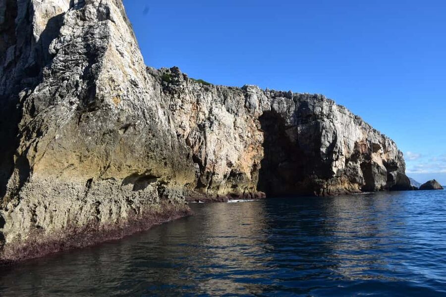 Lisbon: Sesimbra Kayak Discovery Experience - A half-hour at Praia do Ribeiro do Cavalo