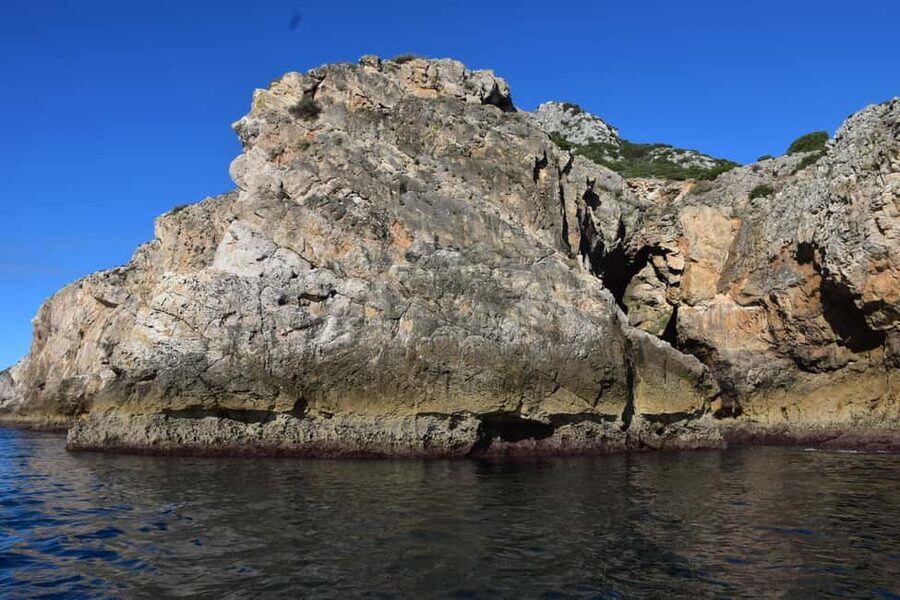 Lisbon: Sesimbra Kayak Discovery Experience - What the $41 price gives you