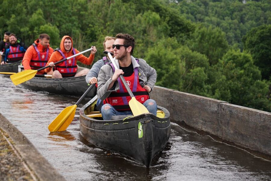 Llangollen: Guided Aqueduct Canoe Tour - Following the Llangollen Canal toward the aqueduct