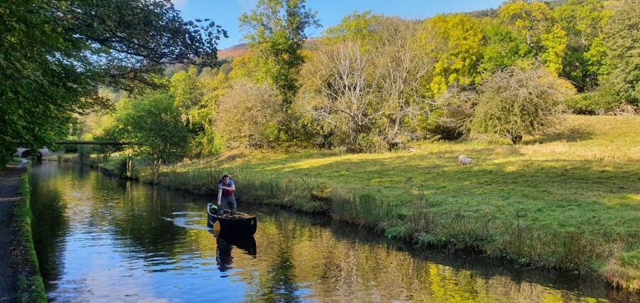Llangollen: Guided Aqueduct Canoe Tour - The opening lesson gets beginners moving
