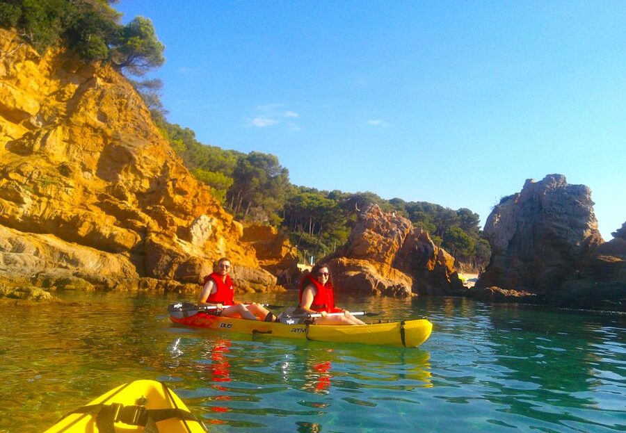 Lloret de Mar: 3-Hour Kayak and Snorkel Tour on Costa Brava - Returning by Kayak to Fenals Beach