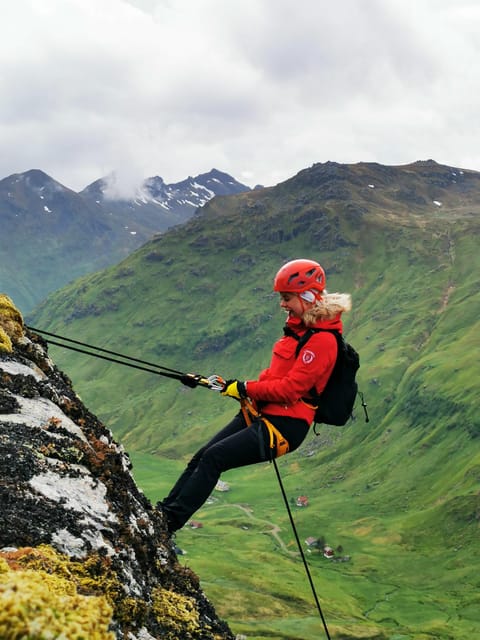 Lofoten: Full Day Combo tour, (kayaking and rappelling) - Who should book this Lofoten day?